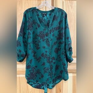 41 Hawthorn Deep Green With Black Button 3/4 Sleeve Floral Split Neck Blouse